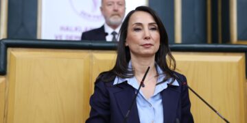 Tulay Hatîmogullari: Pênasekirina ‘terorê’ xwe xapandin e