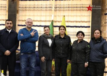 Heyeta Fransayî serdana YPJê kir