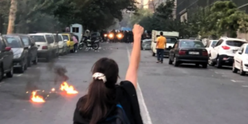 Rêjîma Îranê bi gef û şantajê ‘piştgiriyê’ ji gel dixwaze