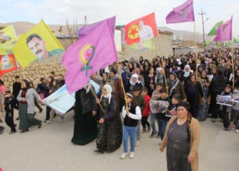 Gelê Şengal û Mexmûrê: Rojava yekîtiya neteweyî ava kir