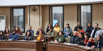 Şaredariya Peyasê gotûbêja pirzimanî li dar xist
