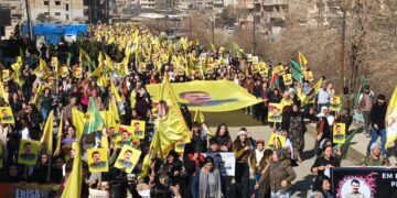 Li Rojavayê Kurdistanê protestoya 15ê Sibatê: Ji Rêber Apo re azadî, ji Rojava re statu TÊ NÛKIRIN