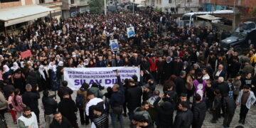 Bakur silav da Rojava: Em ê her dem Rojava biparêzin