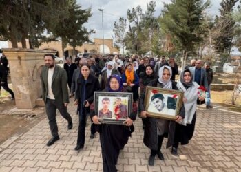 Rojnameger Aktaş û siyasetmedar Yavuzel bi girseyî hatin bibîranîn