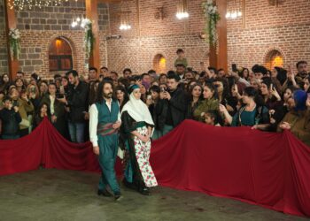KASEDê bi nasandina cil û bergên Kurdî Newroz pîroz kir