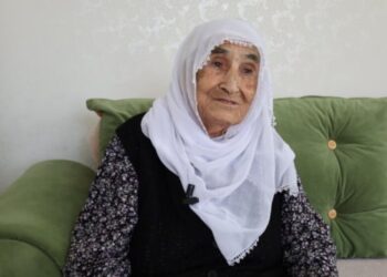 Dayîka Omer Hayrî Konarî Zeynep Konar cuya xo vîndî kerd