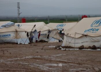 Gelek konên Kampa Newrozê di bin avê de man