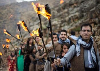 Kurdê Rojhelatî şertanê şerî de pêşwazîya Newroze kenê
