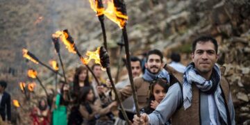 Kurdê Rojhelatî şertanê şerî de pêşwazîya Newroze kenê