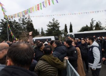 Polîsan êrişî Newroza Kocaeliyê kirin: 8 kes hatin binçavkirin