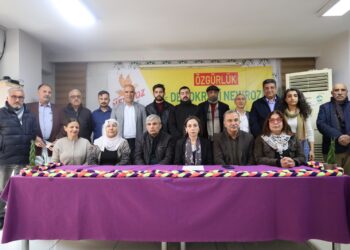 Li Îzmîrê starta pîrozbahiya Newrozê hate dayîn