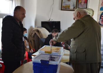 Mexmûr hemşaredaranê xo yê neweyan weçîneno