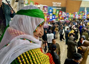 Li Tatwanê tevî baranê jî pîrozbahiya Newrozê dest pê kir