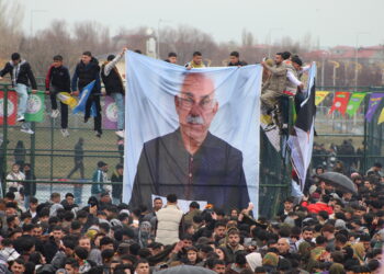 Li Newroza Wanê postereke mezin ê Ocalan hat vekirin