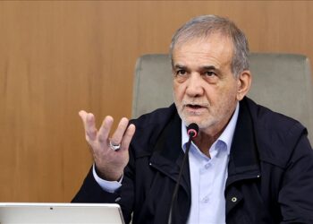 Di nava Serokkomariya Îranê û hêzên leşkerî de nakokî kur dibin