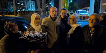 Serdar Şîtîlay ku piştî 33 salan hate berdan li Amedê hate pêşwazîkirin