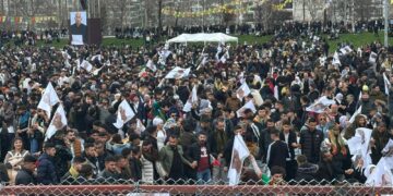 Li Amedê bi deh hezaran kes li ber ribabê govend digerînin