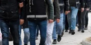 Bedlis de 25 kesî ameyî destbendkerdene