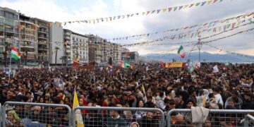 Newroza Îzmîrê: Azadiya Gelê Kurd azadiya Rêber Apo ye