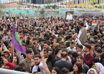 Li Silopiya Newroz bi beşdariya deh hezaran pêk hat