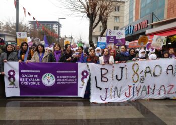 Li Sêrtê meş hate lidarxistin: Em ji bo jiyaneke azad têdikoşin