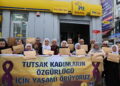 Ji jinên girtî re fularên 8ê Adarê şandin: Ruhê 8ê Adarê di nava diwaran de nayê sekinandin