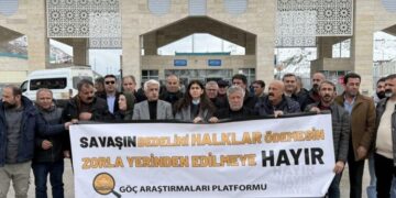 Serê sînorê Rojhelatî de eşkerayî: Koçberkerdişê bi darê zorî rê ney!