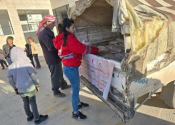 Heyva Sor a Kurd li Kobanê alîkarî belav kir