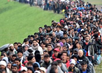 UNHCR: Îranî ji bajaran ber bi gundan ve koç dikin