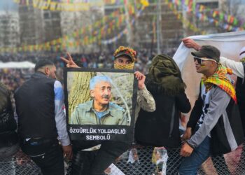 Posterên pêşengên têkoşînê Qada Newrozê xemilandin
