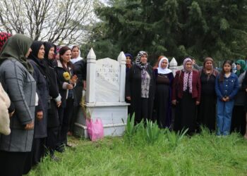 Uveyş Ocalan li ser gora xwe hate bibîranîn