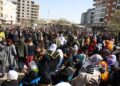 Welatî ji bo meşa ber bi Amarayê ve li navçeya Xelfetiyê kom dibin