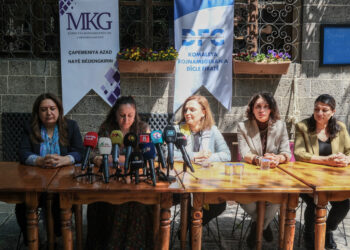 Roza Metîna: Em ê her dem rastiyan bişopînin  Ayşegul Dogan: Divê hemû rojnamegerên girtî bên berdan