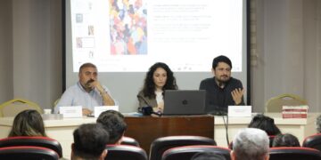 Li Baroya Îzmîrê li ser girîngiya zimanê zikmakî panel hat lidarxistin