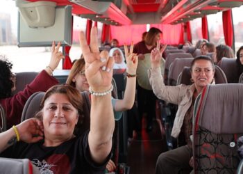 Li Enqereyê jin ber bi Gemlîkê ve bi rê ketin