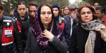 Fîgen Yuksekdag tewrê merasima cenazaya birayê xo bîye