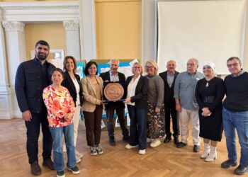 Heyeta Şaredariya Peyasê li Swêdê serdana Navenda Perwerdeya Pirzimanî kir