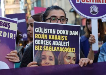 Ji bo Rojîn Kabaîş û Gulistan Doku meş û daxuyanî