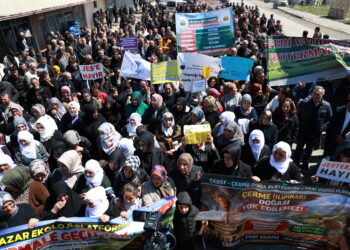 Li Kanîreşê li dijî talana xwezayê meş û mitîng hate lidarxistin