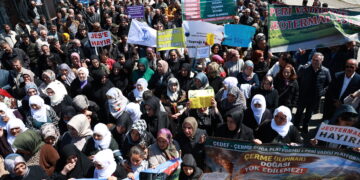 Li Kanîreşê li dijî talana xwezayê meş û mitîng hate lidarxistin