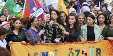 Li Gemlîkê piştî meşê daxuyanî hate dayîn