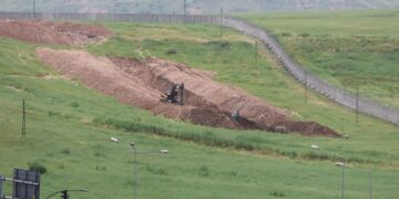 Tirkîya sînorê Rojava ser o xendekan kenena