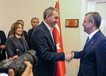 Tuncer Bakirhan û heyeta pê re serdana Ozgur Ozel kirin