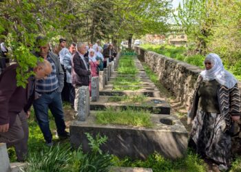 MEBYA-DERê serdana goristanan kir û cangorî bi bîr anîn