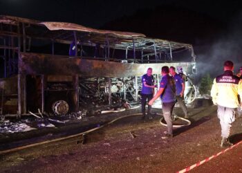 Li Denîzliyê qeza: 8 kes mirin û 33 kes birîndar bûn