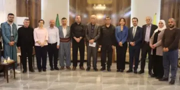 Mazlûm Ebdî û Îlham Ehmed bi şandeya koçberên Serêkaniyê re civiyan