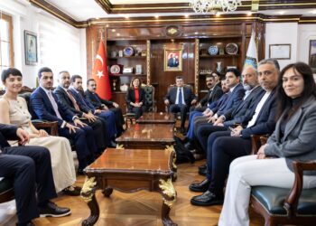 Waliyên Hewlêr û Dihokê serdana Şaredariya Amedê kirin