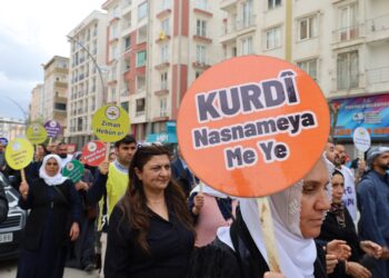 Banga ji bo Kurdî: Kurdî hîn bibe siberojê ronî bike