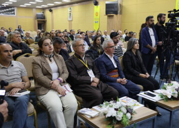 Roja ewil a Sempozyûma Kurdî qediya: Mamosteyên Rojava rewşa ziman vegotin