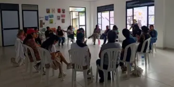Jin li Kolombiyayê xwedî li YPJê derketin